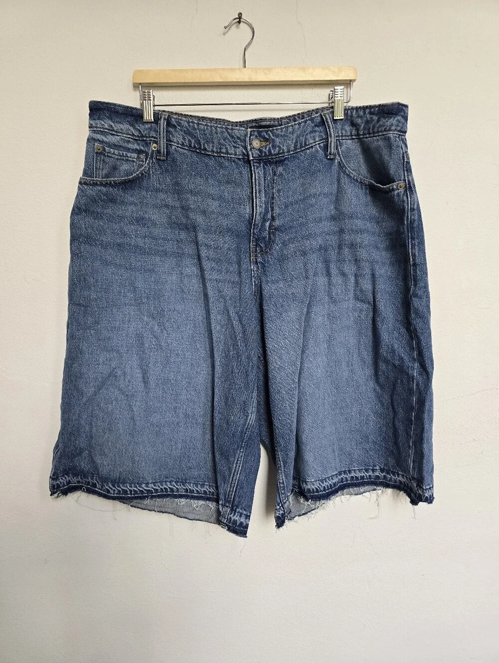 Ashley Graham Jorts Denim Bermuda Shorts Raw Hem Medium Wash Plus 14W